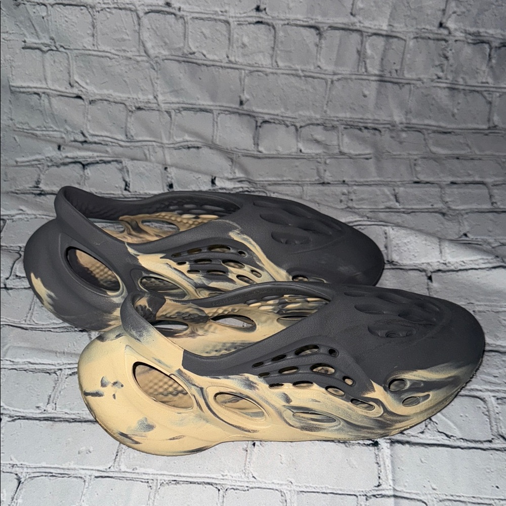 Men’s Yeezy Foam Runner Moon Gray